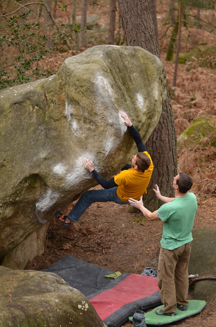 Boulder síce nie je vysoký, ale to neznamená, že sa z neho nedá zle spadnúť.