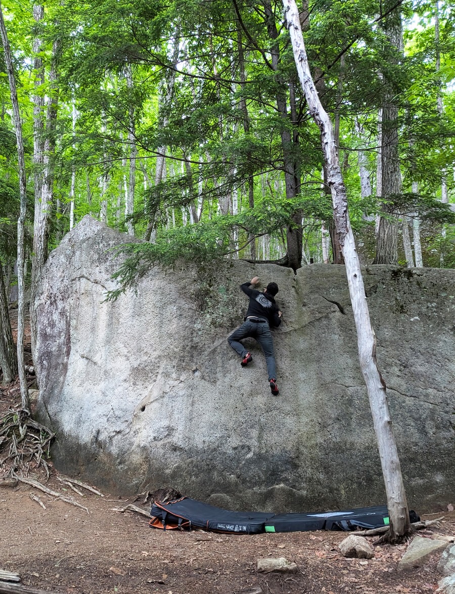 Neistý postup po platni na kameni Spire
