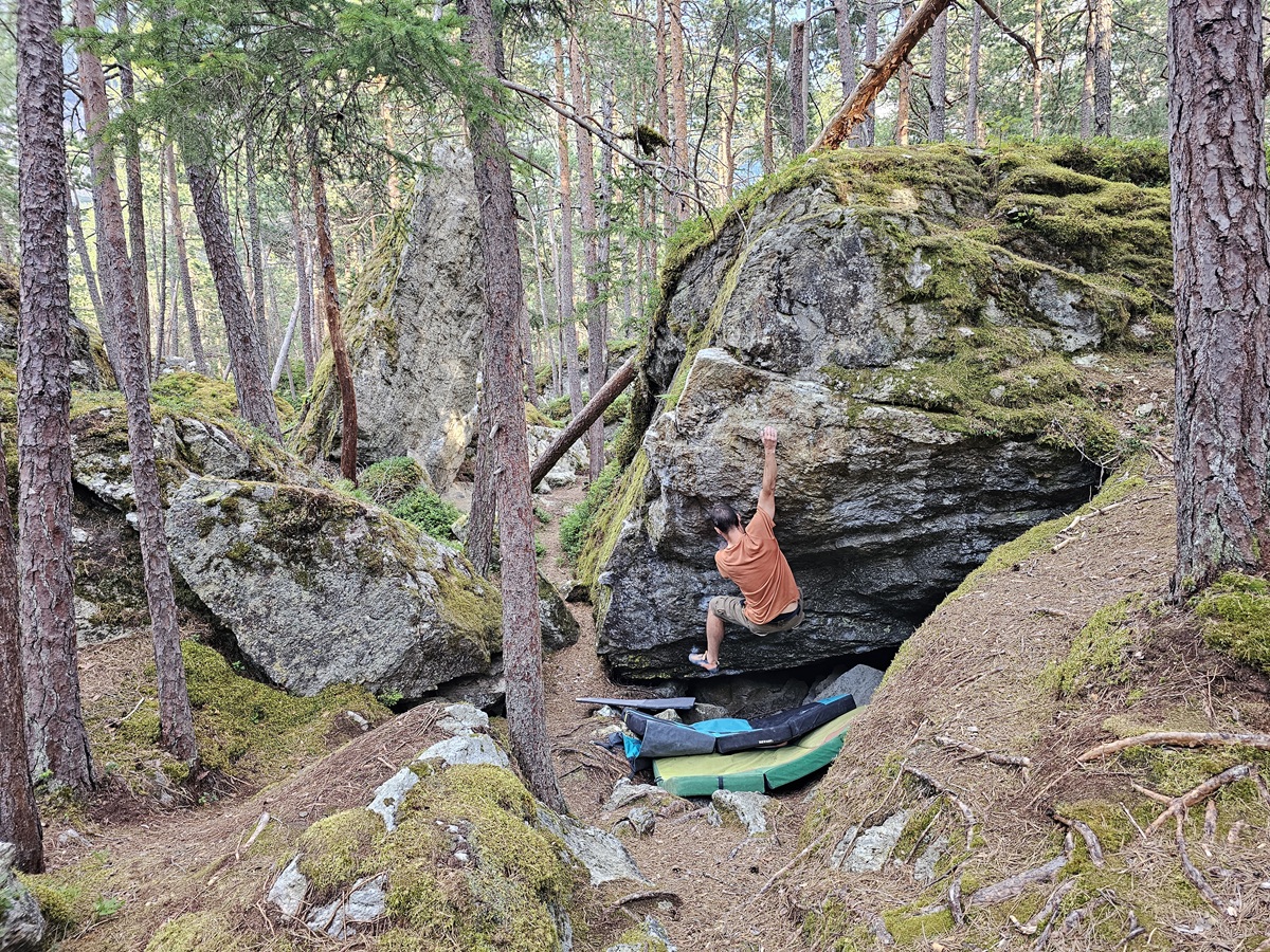 Bouldering Land of the Giants
