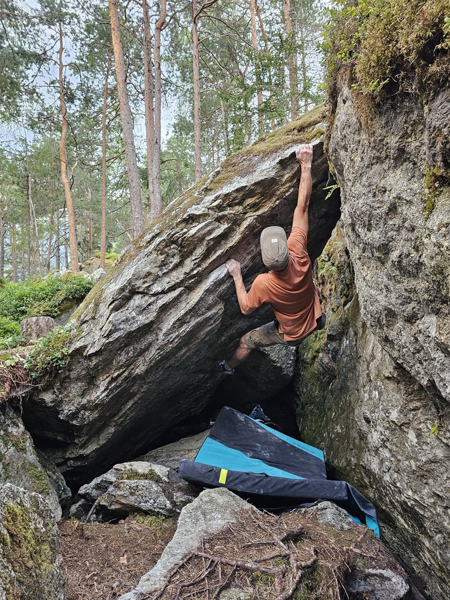 Bouldering Land of the Giants