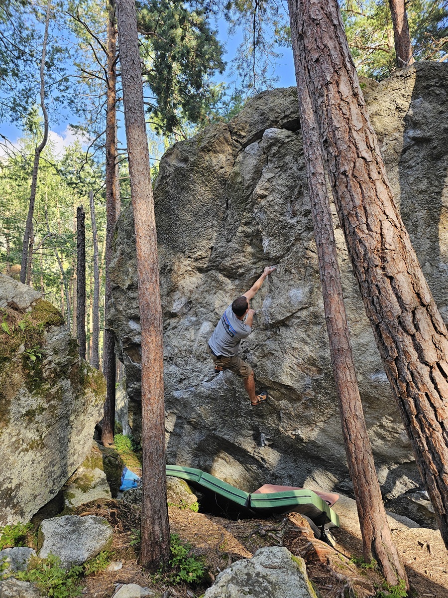 Bouldering Land of the Giants