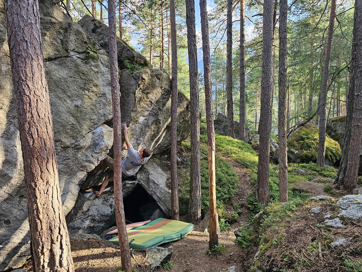 Bouldering Land of the Giants